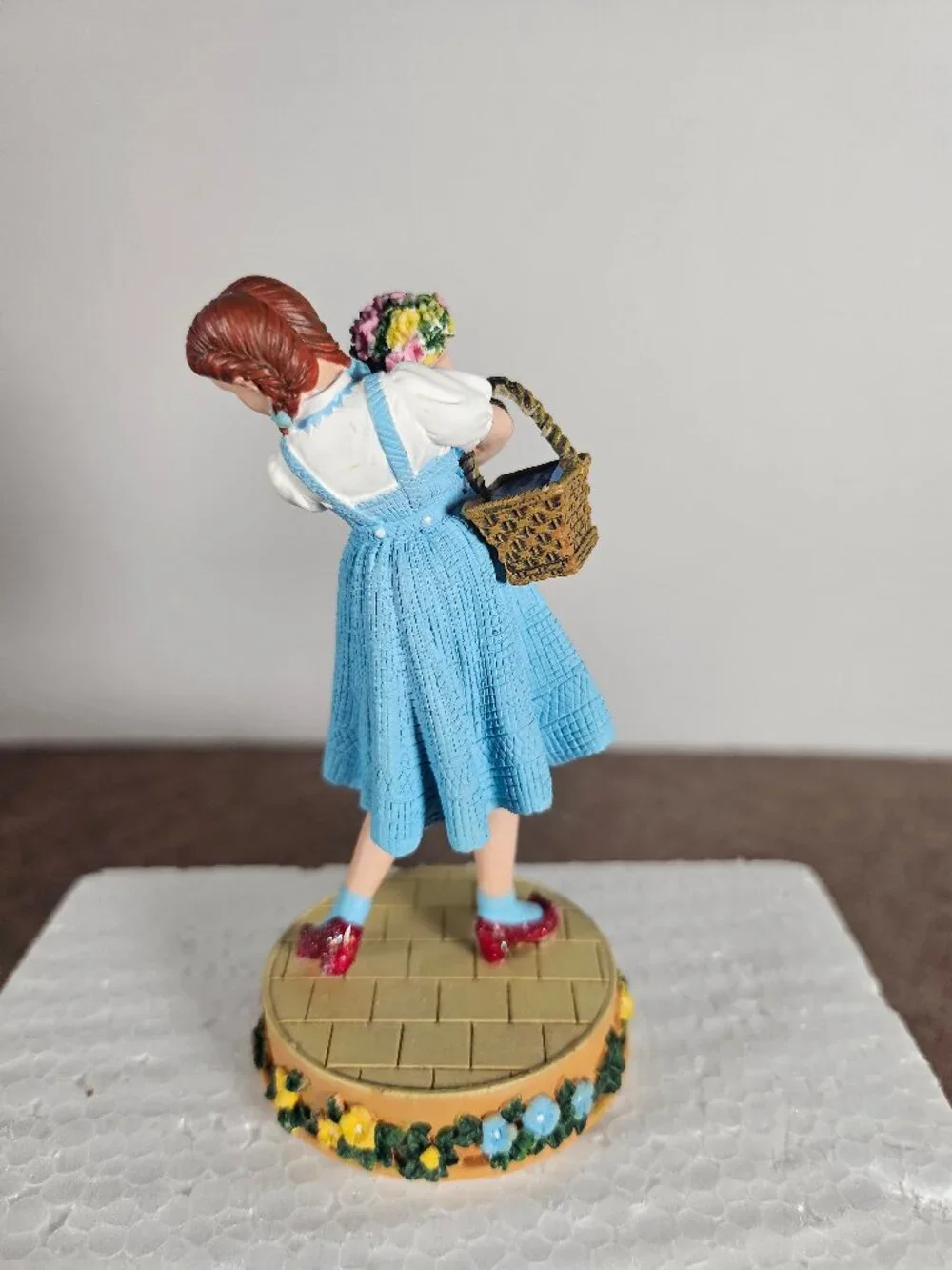Enesco 1999 Wizard of Oz Dorothy And Toto Resin Figurine Number 948314 Boxed